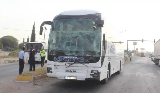 Manisa’da otobüs ile minibüs çarpıştı:11 yaralı