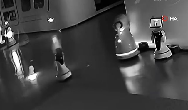 Küçük bir robot, 12 robotu kaçırdı