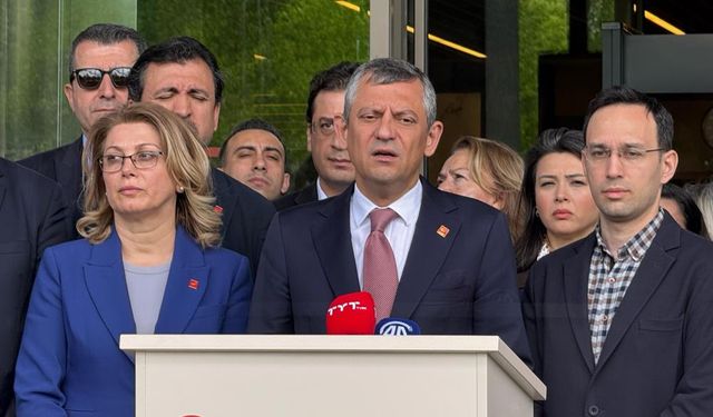 Özel, Sırrı Süreyya Önder’i hastanede ziyaret etti