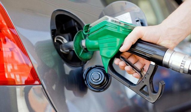 Benzine çifte indirim sonrası zam!