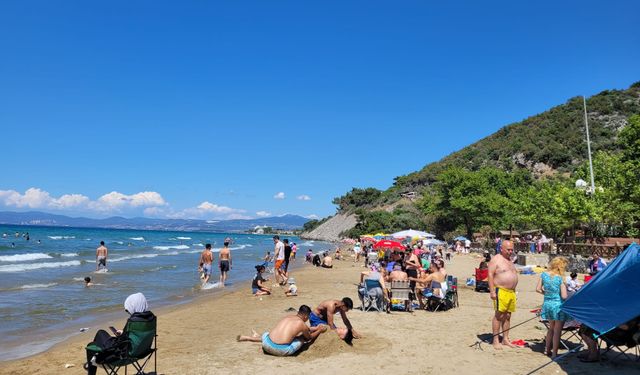 Aydın'da güneşli hava sahillerini doldurdu