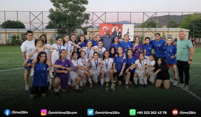Konaklı kızlar çifte şampiyonluk gururu yaşattı