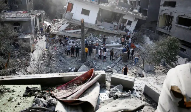 İsrail, 200 ailenin kaldığı El-Menasra kampını vurdu