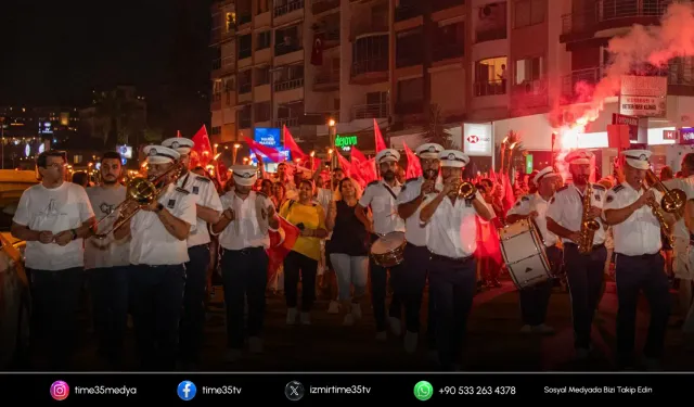 Binlerce kişi Kuşadası’nın kurtuluşu için yürüdü