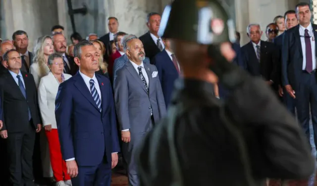 CHP lideri Özel, Anıtkabir’i ziyaret etti