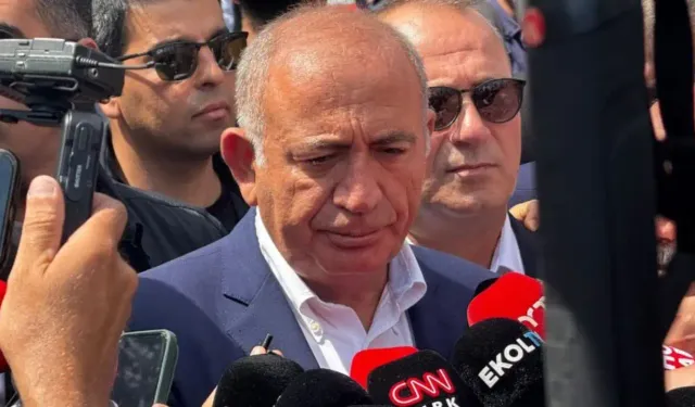 Gürsel Tekin'den, CHP İstanbul İl Başkanlığı önünde ilk açıklama