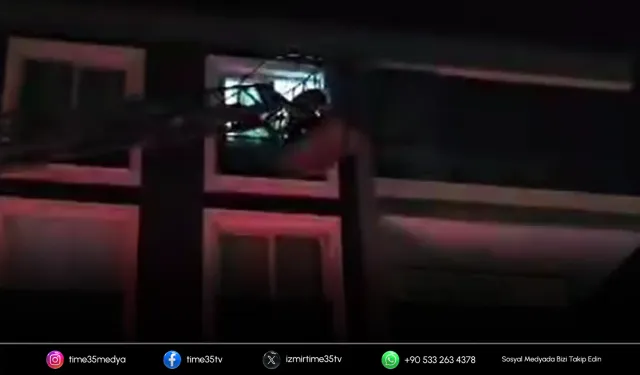 Depreme itfaiye merdiveninde yakalandılar