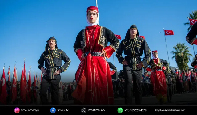 Kuşadası'nda Cumhuriyet'in 102'nci yılı coşkuyla kutlandı