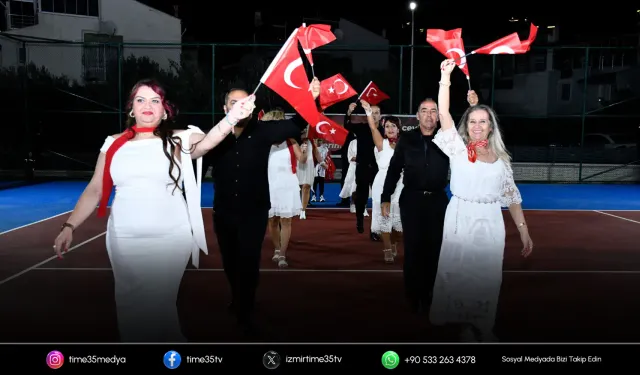 Kuşadası’nda Cumhuriyet coşkusu kortlara taşındı