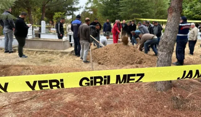 İki cenaze karıştı: Yanlış defin sonrası mezar açıldı