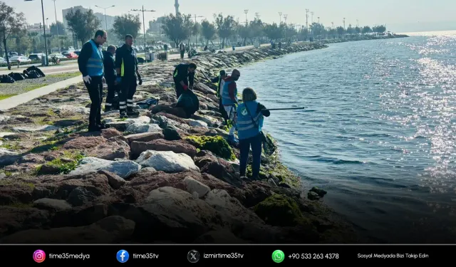 Doğaseverler Karşıyaka'da kıyı temizliği yaptı