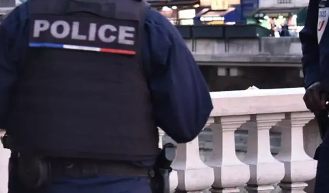 Fransa'da araç kalabalığa daldı: 2'si ağır 9 yaralı