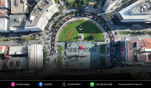 İzmir’de 350 metrelik Atatürk posteriyle saygı yürüyüşü