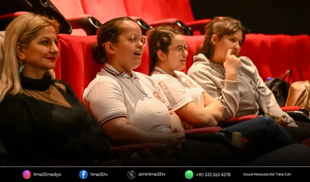 Bornova’da özel çocuklara sinema sürprizi