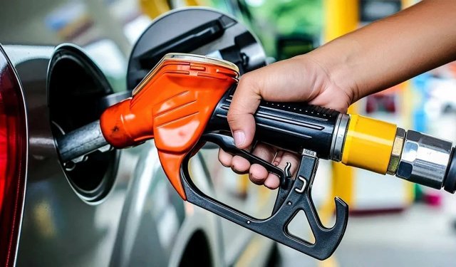 Benzine zam geldi, 64 liraya yaklaştı!