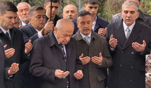 Bahçeli, Türkeş’in mezarını ziyaret etti
