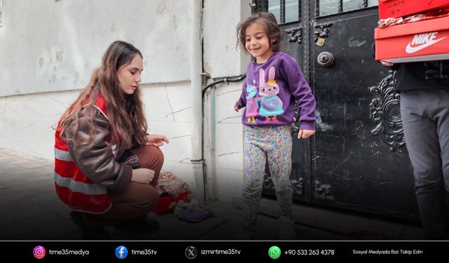 Efeler’de bayram sevinci çocukların kapısına gitti