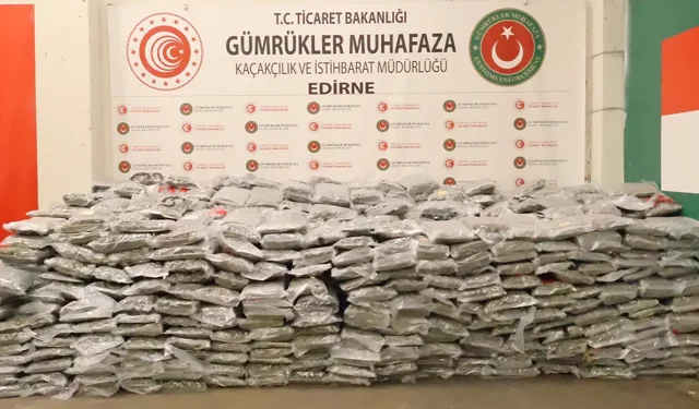 Kapıkule’de 1 ton 413 kilo esrar ele geçirildi