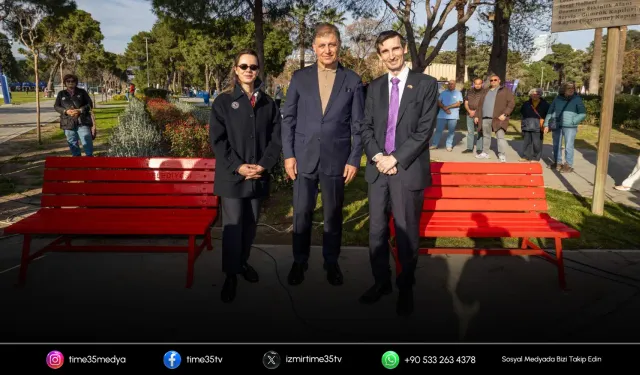 İzmir’de kadına şiddete karşı “kırmızı bank” mesajı