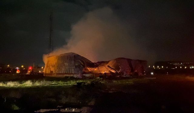 Osmaniye’de kağıt fabrikası yangını