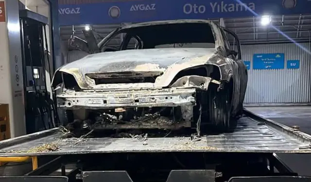 Yanan otomobilde insan kemikleri bulundu