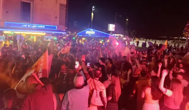 Galatasaray'ın şampiyonluğu İzmir'de coşkuyla kutlandı