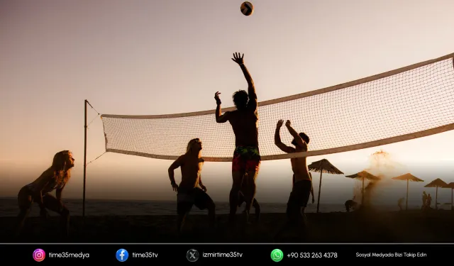 Menderes sahillerinde plaj voleybolu zamanı