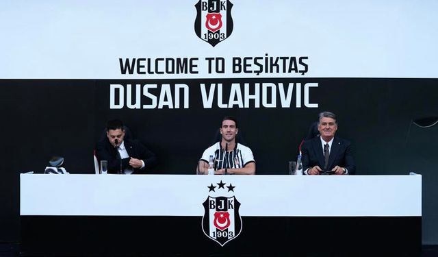 Vlahovic, Beşiktaş’a 20 bin taraftar önünde imza attı