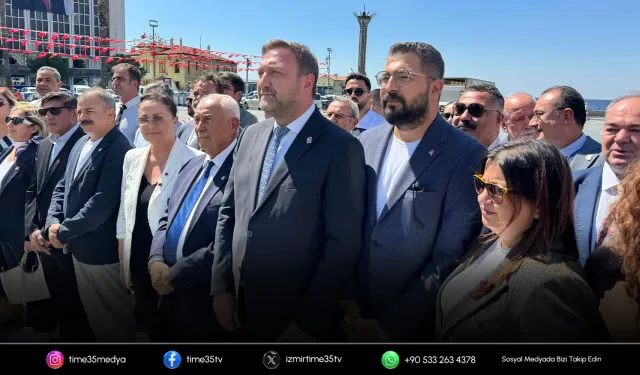 CHP İzmir büyük zaferin 104. yılı için Atasının huzurunda!