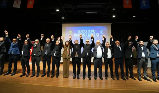 Ataşehir’de CHP’li 6 meclis üyesi AK Parti’ye katıldı