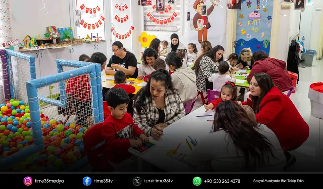 Bornova'da Cumhuriyet Bayramı coşkusu çocuklarla başladı