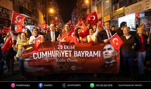 Efeler'de Cumhuriyet Yürüyüşü'ne binlerce kişi katıldı