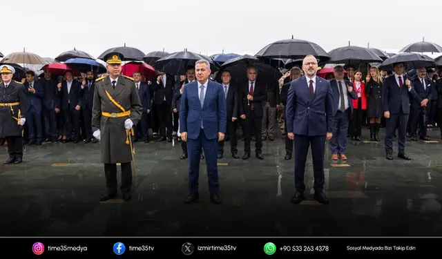İzmir’de 29 Ekim kutlamaları çelenk sunma töreniyle başladı