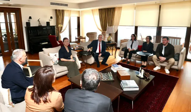 Mansur Yavaş, Vahap Seçer'in ailesini ziyaret etti