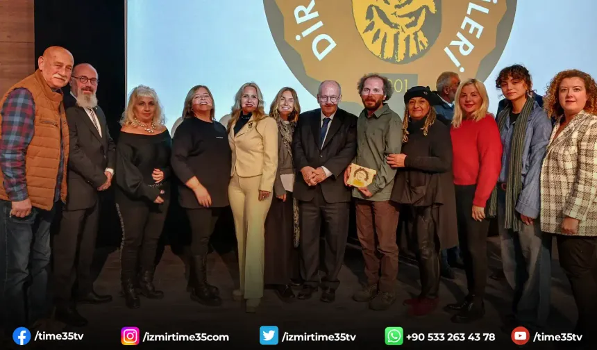 Kuşadası Belediye Tiyatrosu ödülüne kavuştu