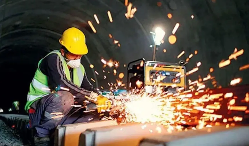 Sanayi üretimi yıllık yüzde 1,9 azaldı