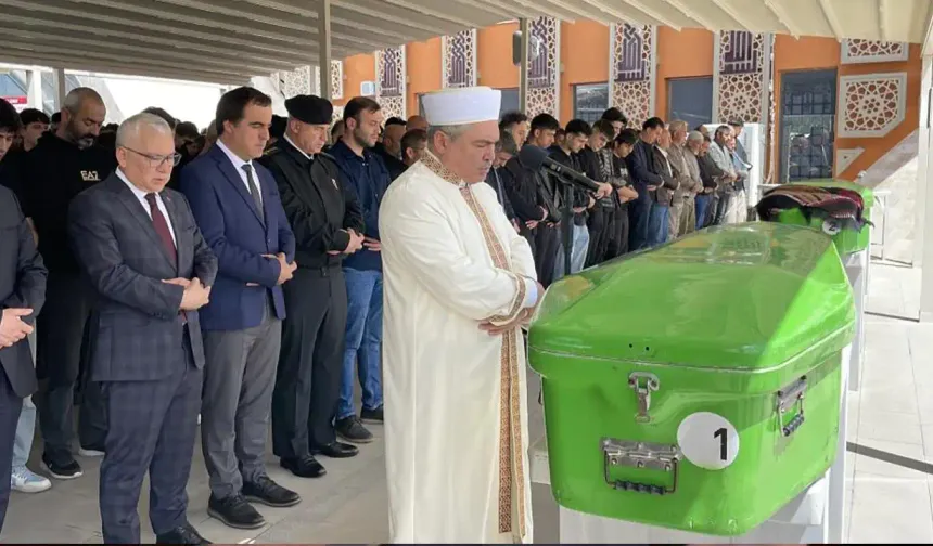 Boğazları kesilerek öldürülen abi kardeş toprağa verildi