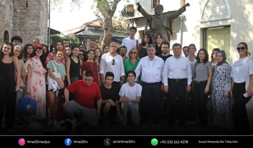 Gençlerden Bergama'da kültür gezisi