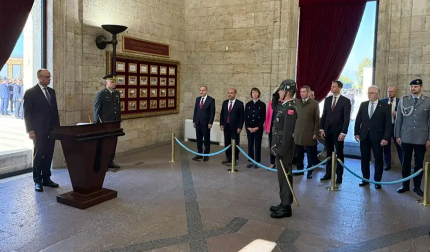 Almanya Şansölyesi Merz, Anıtkabir’i ziyaret etti