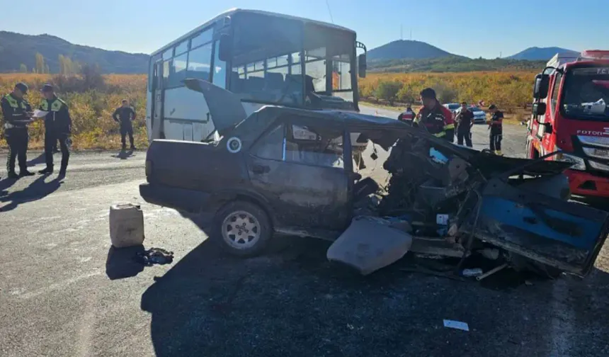 Tarım işçilerini taşıyan midibüs otomobille çarpıştı