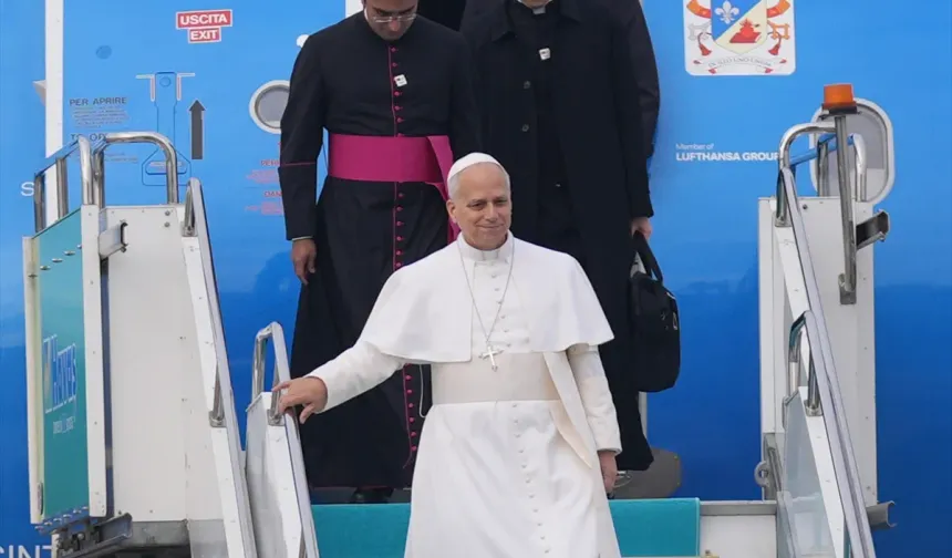 Papa 14. Leo'yu taşıyan uçak Ankara'ya iniş yaptı