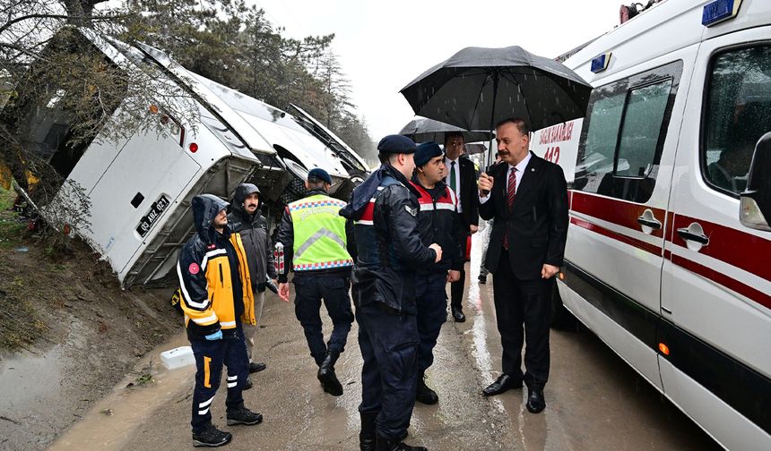Isparta'da cezaevi ring aracı devrildi