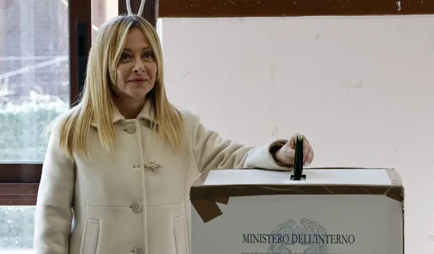 İtalya'da yargı reformu referandumda reddedildi