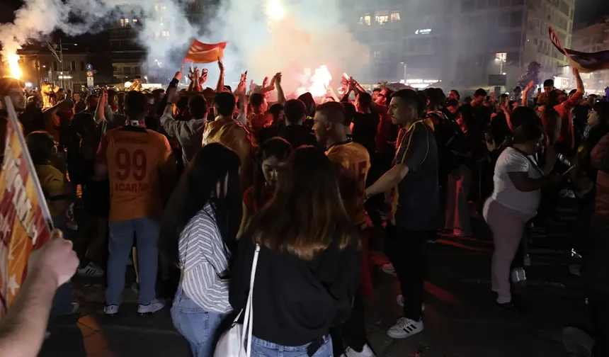 Derbi zaferi İzmir’de coşkuyla kutlandı