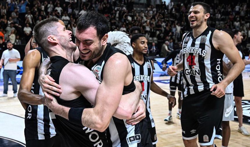 Beşiktaş, Galatasaray’ı eleyip yarı finale çıktı