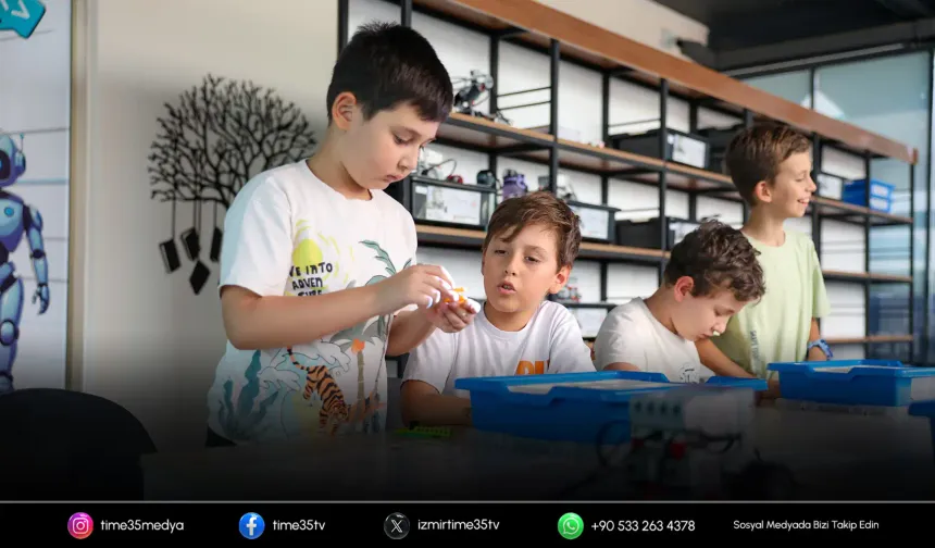 Efeler’de gençler robotik kodlama ile geleceğe hazırlanıyor