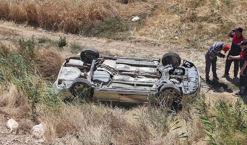 Kütahya'da otomobil şarampole uçtu: 3 kişi yaralandı