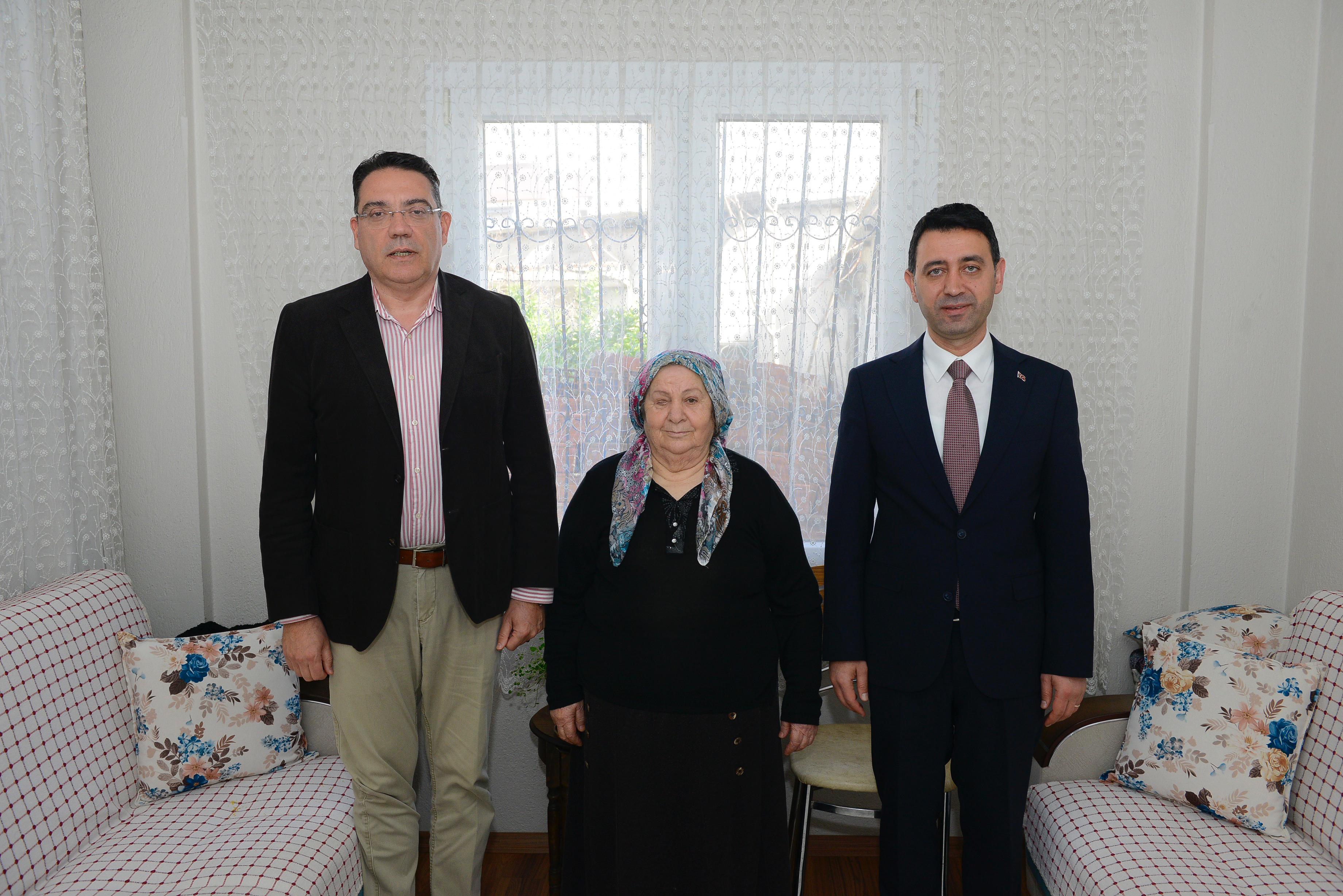 Şehit Teğmen Önder Sert'in Ailesi Jpeg
