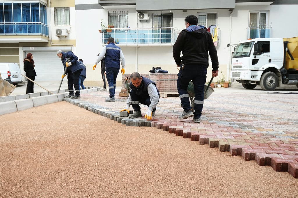 Karşıyaka Belediyesi Üretiyor, Sokaklar Güzelleşiyor 1