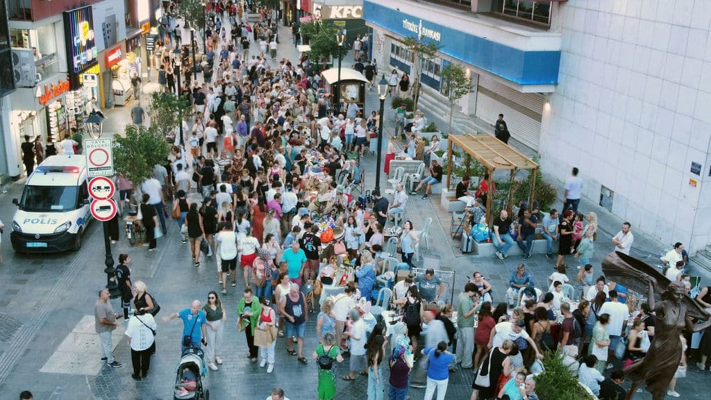 Karşıyaka Çarşısı ‘El Emeği Gece Pazarı’ Ile Şenlendi 4